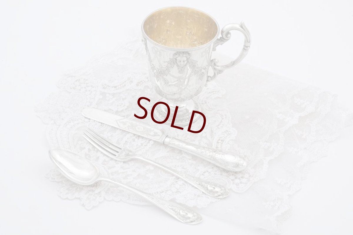 画像2: アンティークシルバー、アンティーク銀器、純銀製（925）1865年  Martin, Hall  ネオクラシカル クリスニング カップ＆カトラリー4点セット (2)