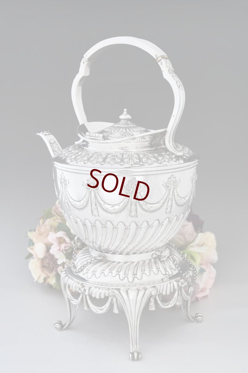 画像4: アンティークシルバー, シルバープレート製 ヴィクトリア時代後期 マッピン＆ウェッブ リボンガーランド ティーケトル＆スタンド (4)