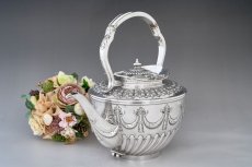 画像9: アンティークシルバー, シルバープレート製 ヴィクトリア時代後期 マッピン＆ウェッブ リボンガーランド ティーケトル＆スタンド (9)