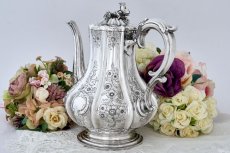 画像4: アンティークシルバー、アンティーク銀器、シルバープレート 特級 1850年 エルキントン 可憐なお花の摘み お花の彫刻コーヒーポット (4)