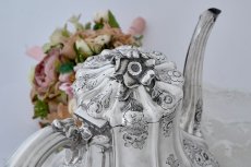 画像8: アンティークシルバー、アンティーク銀器、シルバープレート 特級 1850年 エルキントン 可憐なお花の摘み お花の彫刻コーヒーポット (8)