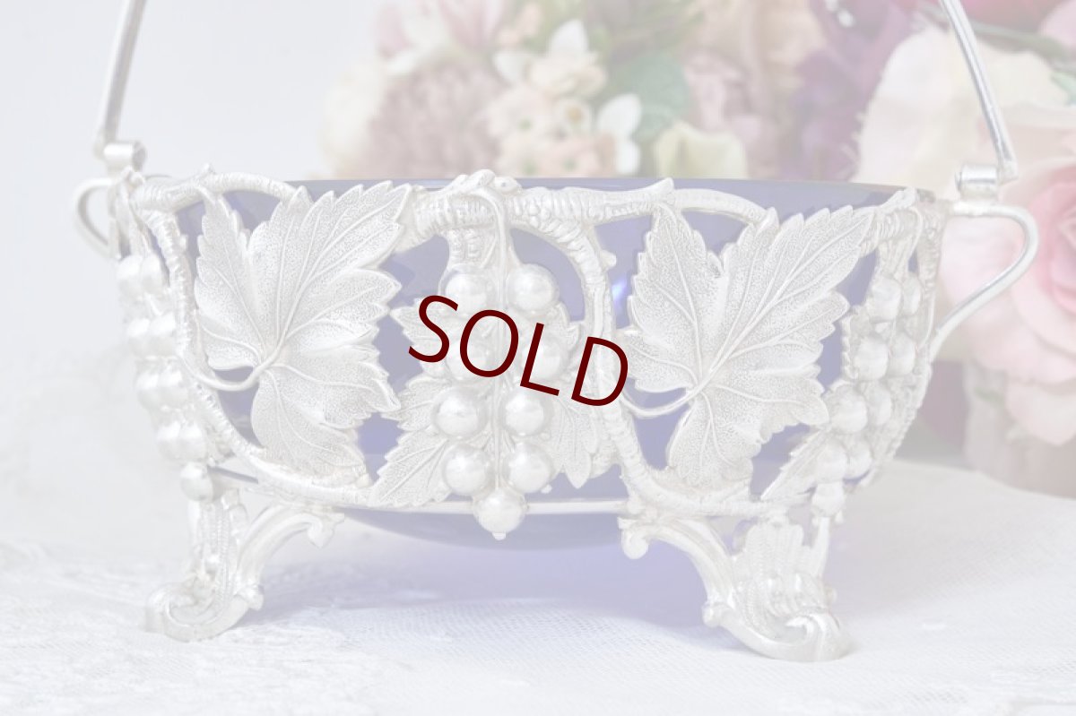 画像3: アンティークシルバー、アンティーク銀器、シルバープレート製　赤スグリの実の透かし細工 ブルーグラス スプーン付き シュガーバスケット (3)