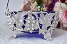 画像3: アンティークシルバー、アンティーク銀器、シルバープレート製　赤スグリの実の透かし細工 ブルーグラス スプーン付き シュガーバスケット (3)