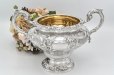 画像15: アンティークシルバー、アンティーク銀器、純銀製(925) 1842年  ヴィクトリア時代初期 可愛らしい花の摘み ロココ調 お花とスクロール装飾 ティー 3点セット