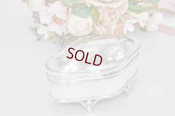 画像2: アンティークシルバー、アンティーク銀器、純銀製(925)  1923年　リボンとお花のガーランド　ジュエリーボックス