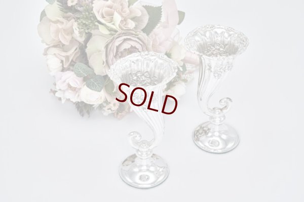 画像7: アンティークシルバー、アンティーク銀器、純銀製(925) 1909年 お花の打ち出し エレガントなシェイプの一輪挿し ペアセット