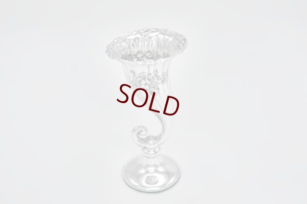 画像4: アンティークシルバー、アンティーク銀器、純銀製(925) 1909年 お花の打ち出し エレガントなシェイプの一輪挿し ペアセット