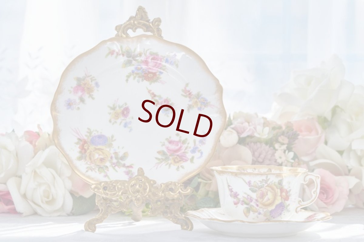 画像2: アンティーク陶磁器 ハマースレイ　ドレスデンスプレイズ　トリオセット　美しいハンドペイント　金彩とフローラルブーケ (2)