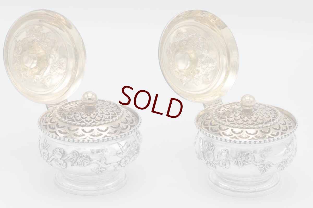 画像6: アンティークシルバー、アンティーク銀器、純銀製（925）1909年 ペア　小鳥とお花 ジャポニズム風 ハンドカット透かし細工ポプリポットセット (6)