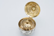 画像7: アンティークシルバー、アンティーク銀器、純銀製（925）1909年 ペア　小鳥とお花 ジャポニズム風 ハンドカット透かし細工ポプリポットセット (7)