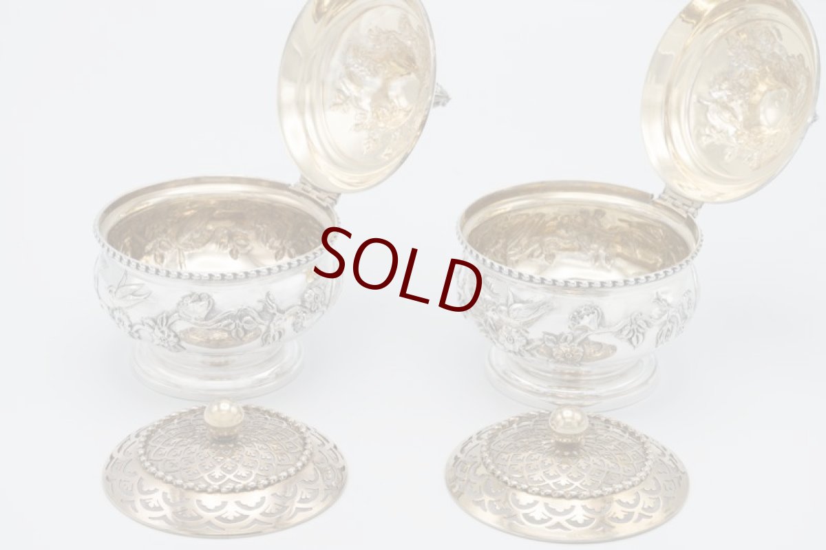 画像3: アンティークシルバー、アンティーク銀器、純銀製（925）1909年 ペア　小鳥とお花 ジャポニズム風 ハンドカット透かし細工ポプリポットセット (3)