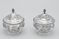 画像2: アンティークシルバー、アンティーク銀器、純銀製（925）1909年 ペア　小鳥とお花 ジャポニズム風 ハンドカット透かし細工ポプリポットセット (2)