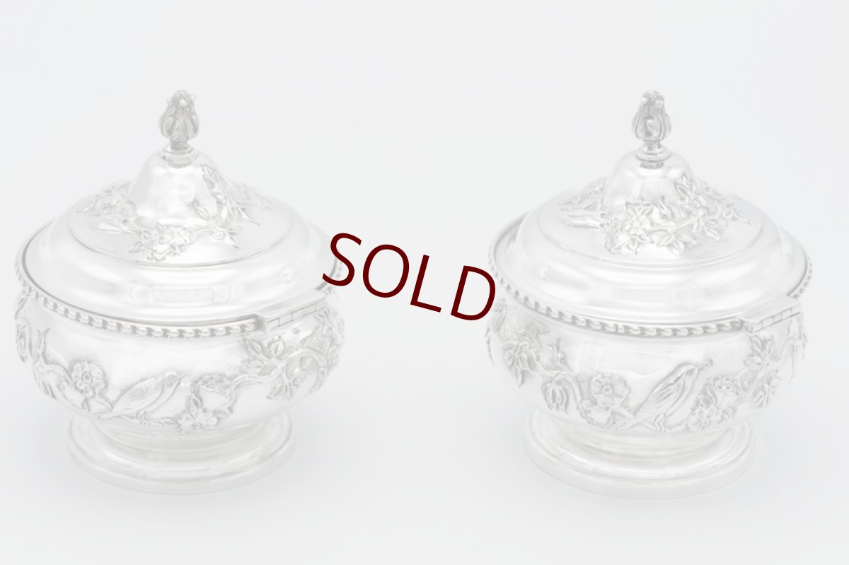 画像4: アンティークシルバー、アンティーク銀器、純銀製（925）1909年 ペア　小鳥とお花 ジャポニズム風 ハンドカット透かし細工ポプリポットセット (4)