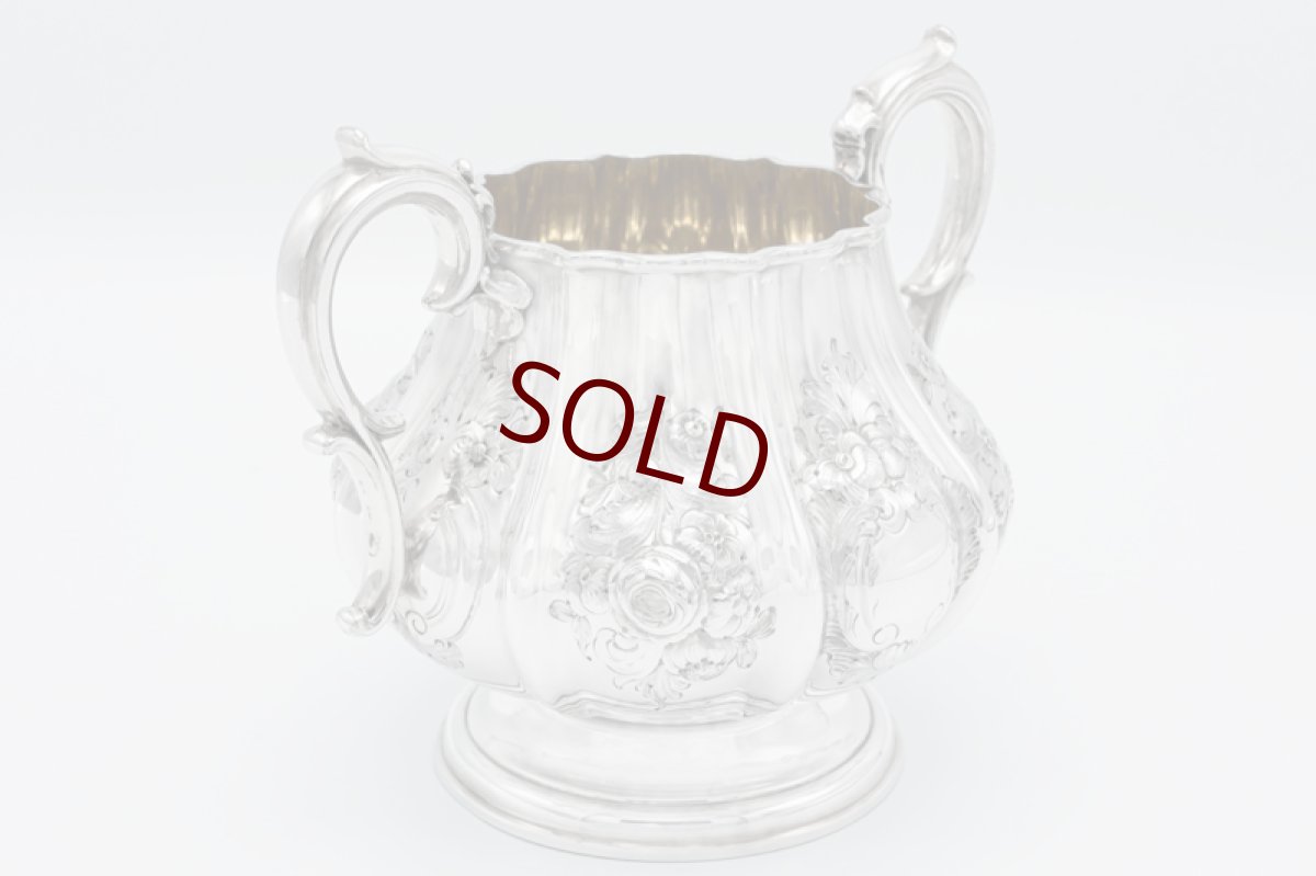 画像10: アンティークシルバー、アンティーク銀器、シルバープレート 特級 1859年 エルキントン 可憐なお花の摘み お花の彫刻ティー３点セット (10)