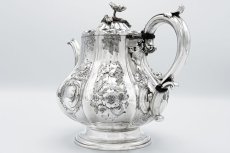 画像8: アンティークシルバー、アンティーク銀器、シルバープレート 特級 1859年 エルキントン 可憐なお花の摘み お花の彫刻ティー３点セット (8)