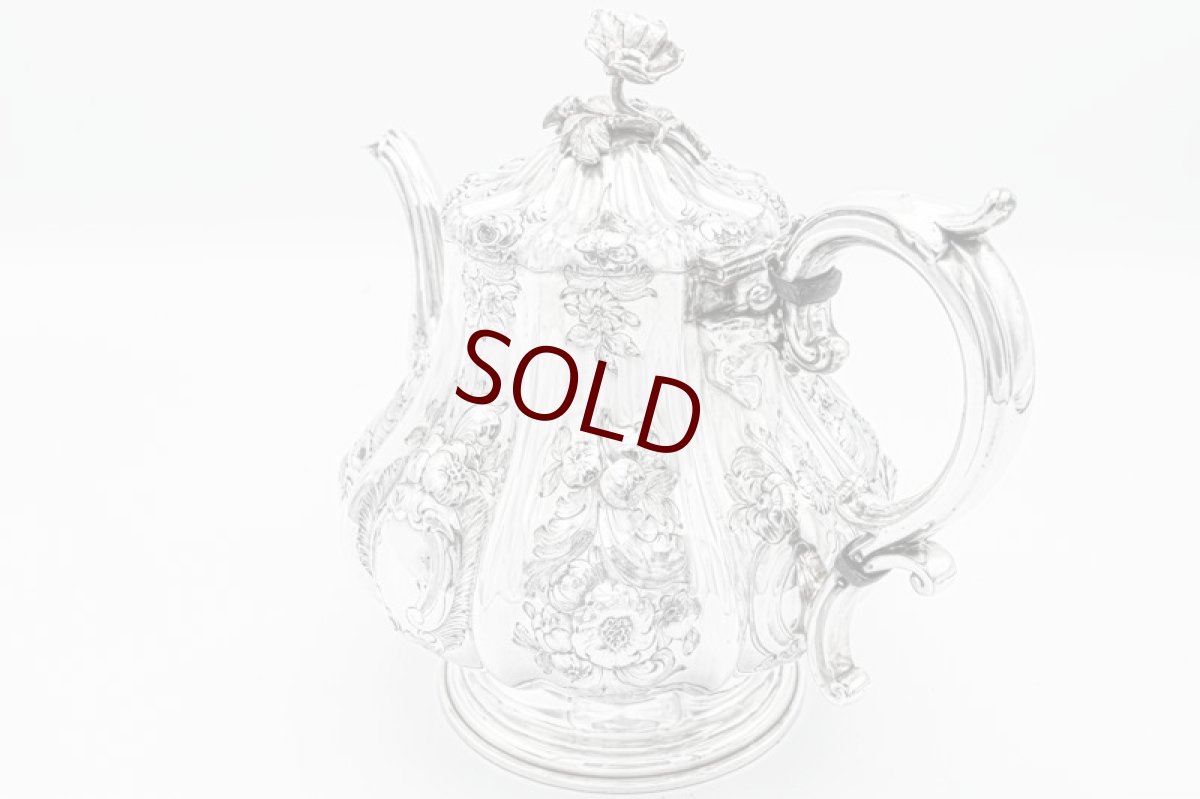 画像7: アンティークシルバー、アンティーク銀器、シルバープレート 特級 1859年 エルキントン 可憐なお花の摘み お花の彫刻ティー３点セット (7)