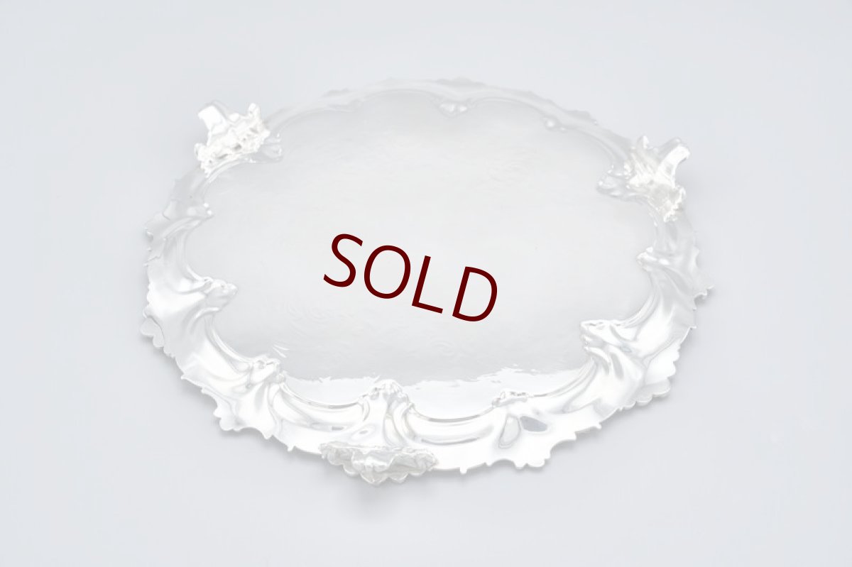 画像6: アンティークシルバー、アンティーク銀器、シルバープレート製 1900年前 後貝のボーダー、スクロール彫刻 猫足31cm　サルヴァ  (6)