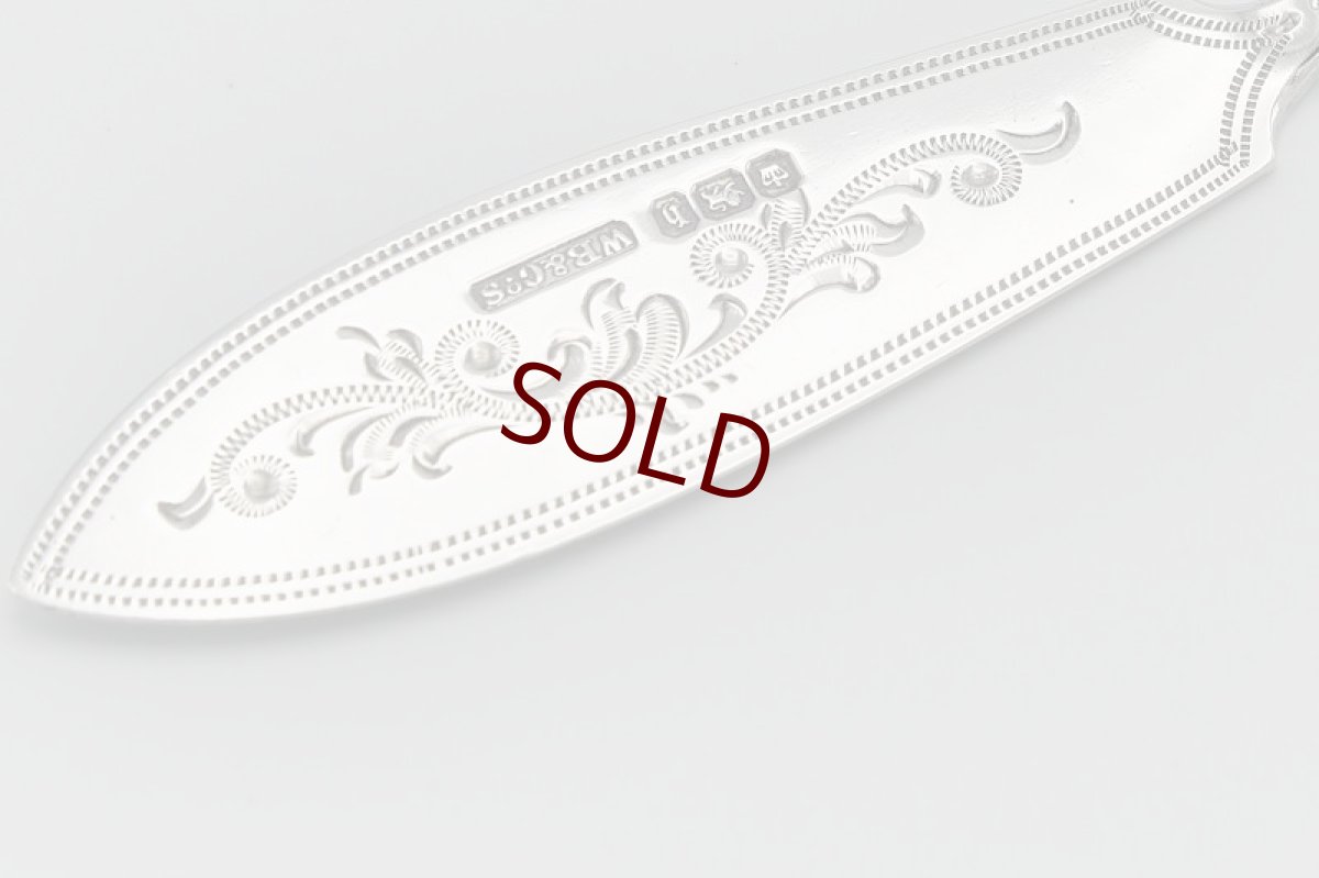 画像3: アンティークシルバー、アンティーク銀器、純銀製(925) 1894年 手彫り スクロール、小花のモチーフ バターナイフ (3)