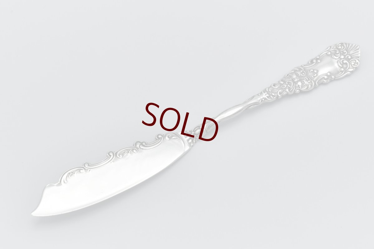 画像1: アンティークシルバー、アンティーク銀器、純銀製(925) 1900年 スクロール＆ ロココ装飾 バターナイフ (1)