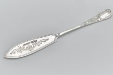 画像1: アンティークシルバー、アンティーク銀器、純銀製(925) 1894年 手彫り スクロール、小花のモチーフ バターナイフ (1)