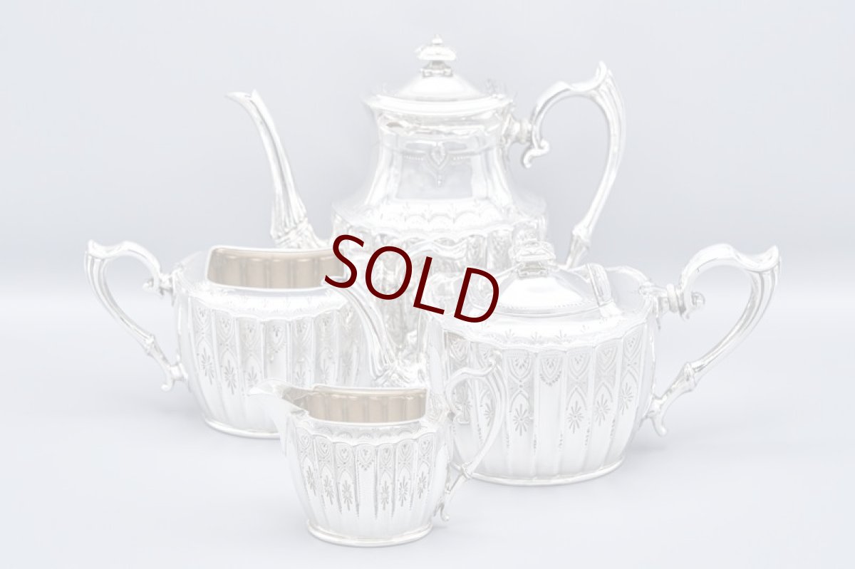 画像14: アンティークシルバー、アンティーク銀器、シルバープレート製 ヴィクトリア時代後期 エレガントな手彫り彫刻 & 縦溝装飾 ティー4点セット (14)