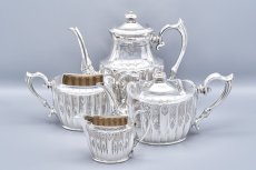 画像14: アンティークシルバー、アンティーク銀器、シルバープレート製 ヴィクトリア時代後期 エレガントな手彫り彫刻 & 縦溝装飾 ティー4点セット (14)