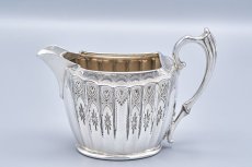 画像12: アンティークシルバー、アンティーク銀器、シルバープレート製 ヴィクトリア時代後期 エレガントな手彫り彫刻 & 縦溝装飾 ティー4点セット (12)