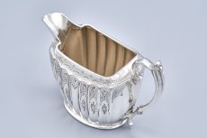 画像13: アンティークシルバー、アンティーク銀器、シルバープレート製 ヴィクトリア時代後期 エレガントな手彫り彫刻 & 縦溝装飾 ティー4点セット (13)