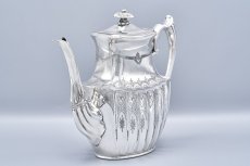 画像8: アンティークシルバー、アンティーク銀器、シルバープレート製 ヴィクトリア時代後期 エレガントな手彫り彫刻 & 縦溝装飾 ティー4点セット (8)