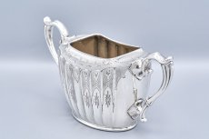 画像11: アンティークシルバー、アンティーク銀器、シルバープレート製 ヴィクトリア時代後期 エレガントな手彫り彫刻 & 縦溝装飾 ティー4点セット (11)