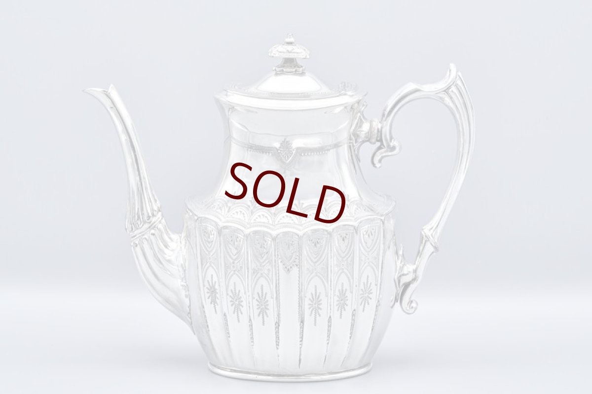 画像7: アンティークシルバー、アンティーク銀器、シルバープレート製 ヴィクトリア時代後期 エレガントな手彫り彫刻 & 縦溝装飾 ティー4点セット (7)