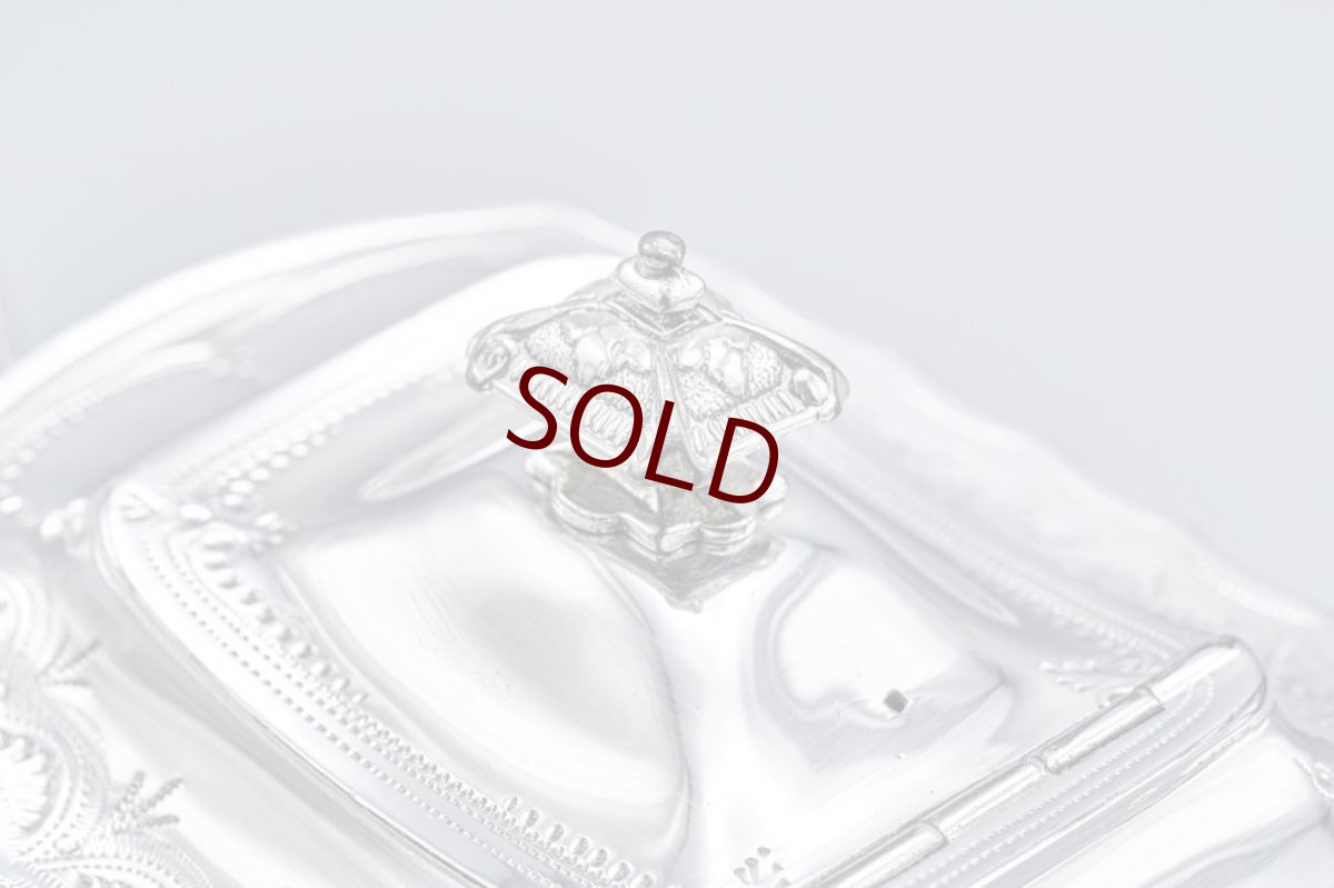 画像6: アンティークシルバー、アンティーク銀器、シルバープレート製 ヴィクトリア時代後期 エレガントな手彫り彫刻 & 縦溝装飾 ティー4点セット (6)