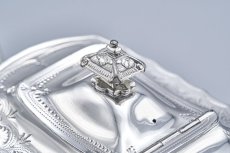 画像6: アンティークシルバー、アンティーク銀器、シルバープレート製 ヴィクトリア時代後期 エレガントな手彫り彫刻 & 縦溝装飾 ティー4点セット (6)