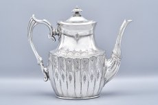 画像9: アンティークシルバー、アンティーク銀器、シルバープレート製 ヴィクトリア時代後期 エレガントな手彫り彫刻 & 縦溝装飾 ティー4点セット (9)