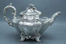 画像9: アンティークシルバー、アンティーク銀器、ヴィクトリア時代初期 純銀製(925)1840年 バーナード お花の摘み、猫足 手彫りフラットチェイシング　ティーポット (9)