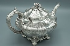 画像5: アンティークシルバー、アンティーク銀器、ヴィクトリア時代初期 純銀製(925)1840年 バーナード お花の摘み、猫足 手彫りフラットチェイシング　ティーポット (5)