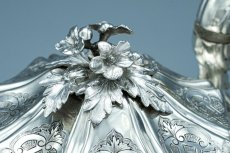 画像7: アンティークシルバー、アンティーク銀器、ヴィクトリア時代初期 純銀製(925)1840年 バーナード お花の摘み、猫足 手彫りフラットチェイシング　ティーポット (7)