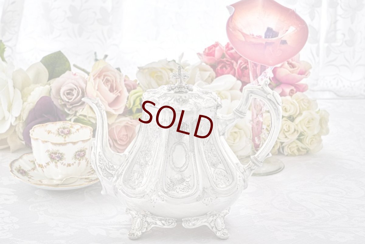 画像7: アンティークシルバー、アンティーク銀器、ヴィクトリア時代後期 スクロールの透かしの摘み お花、葉模様の彫刻 シルバープレート ティーポット (7)