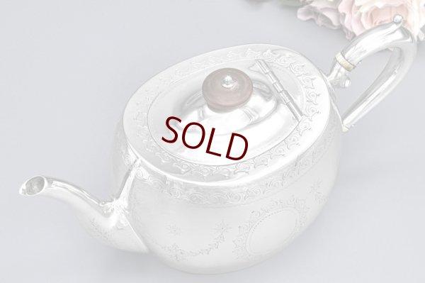 画像7: アンティークシルバー、アンティーク銀器、シルバープレート製  ヴィクトリア時代後期 お花のガーランド彫刻 ティーポット