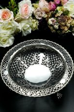 画像2: アンティークシルバー、アンティーク銀器　純銀製（925）1909年　特級　繊細なスクロール透かし細工が見事なフルーツ/ブレッドバスケット (2)