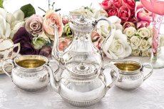 画像1: アンティークシルバー、アンティーク銀器　純銀製(925)1868年 アカンサス、ケルティック紋様　鏡面の美しいバチェラー/ブレックファースト ティー＆コーヒーセット　　 (1)