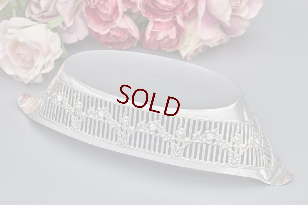 画像5: アンティークシルバー、アンティーク銀器、シルバープレート製　リボンと薔薇のガーランド透かし細工　ブレッドバスケット (5)