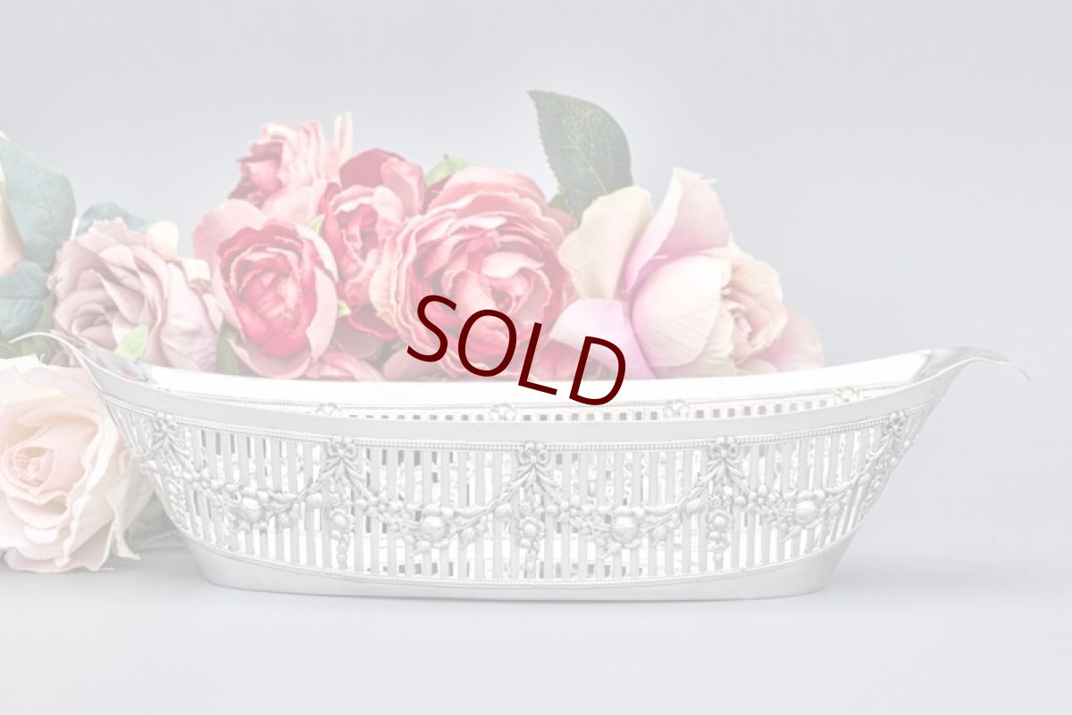 画像1: アンティークシルバー、アンティーク銀器、シルバープレート製　リボンと薔薇のガーランド透かし細工　ブレッドバスケット (1)