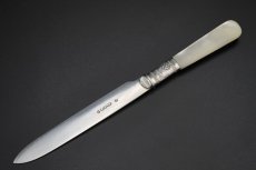 画像7: アンティークシルバー、アンティーク銀器、シルバープレート製　ヴィクトリア時代後期 白蝶貝 葉模様とスクロールの彫刻 デザートカトラリー6組セット (7)