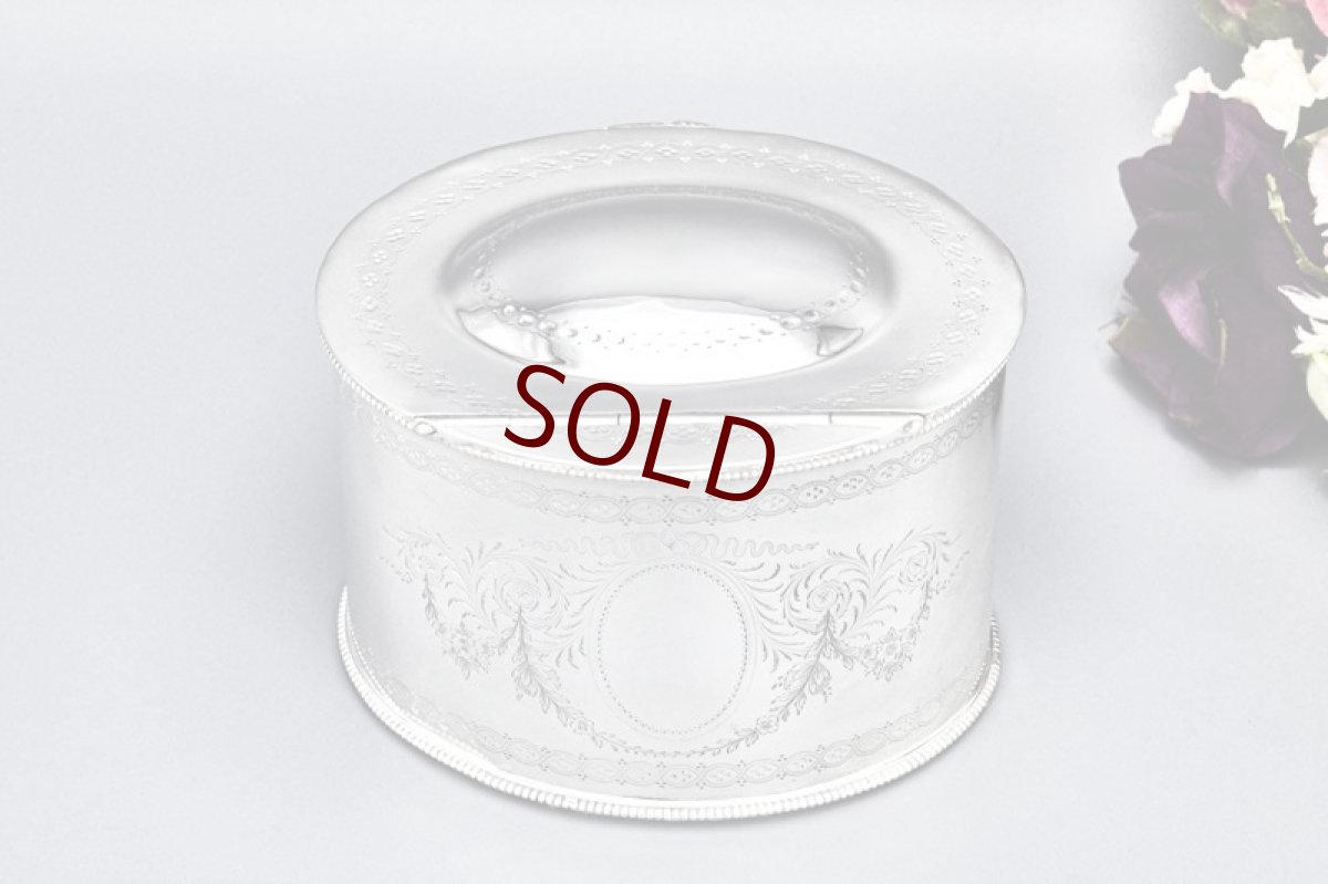 画像4: アンティークシルバー、アンティーク銀器 シルバープレート エルキントン製 1881年 お花とリボンのガーランド ティーキャディー (4)