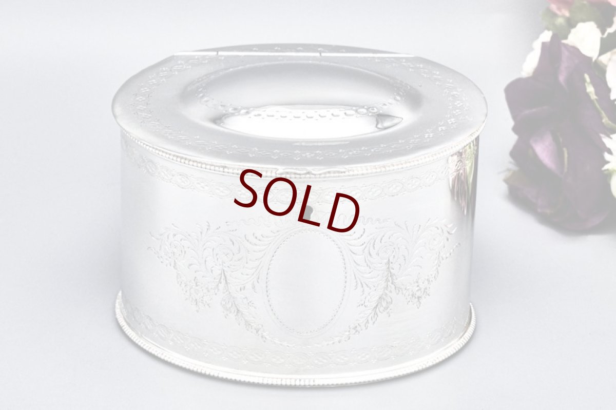 画像1: アンティークシルバー、アンティーク銀器 シルバープレート エルキントン製 1881年 お花とリボンのガーランド ティーキャディー (1)