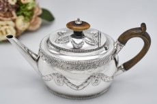 画像4: アンティークシルバー、アンティーク銀器、純銀製（925)  1893/4年　ガーランドとビーズ装飾が美しい バチェラーサイズ　ティー3点セット (4)