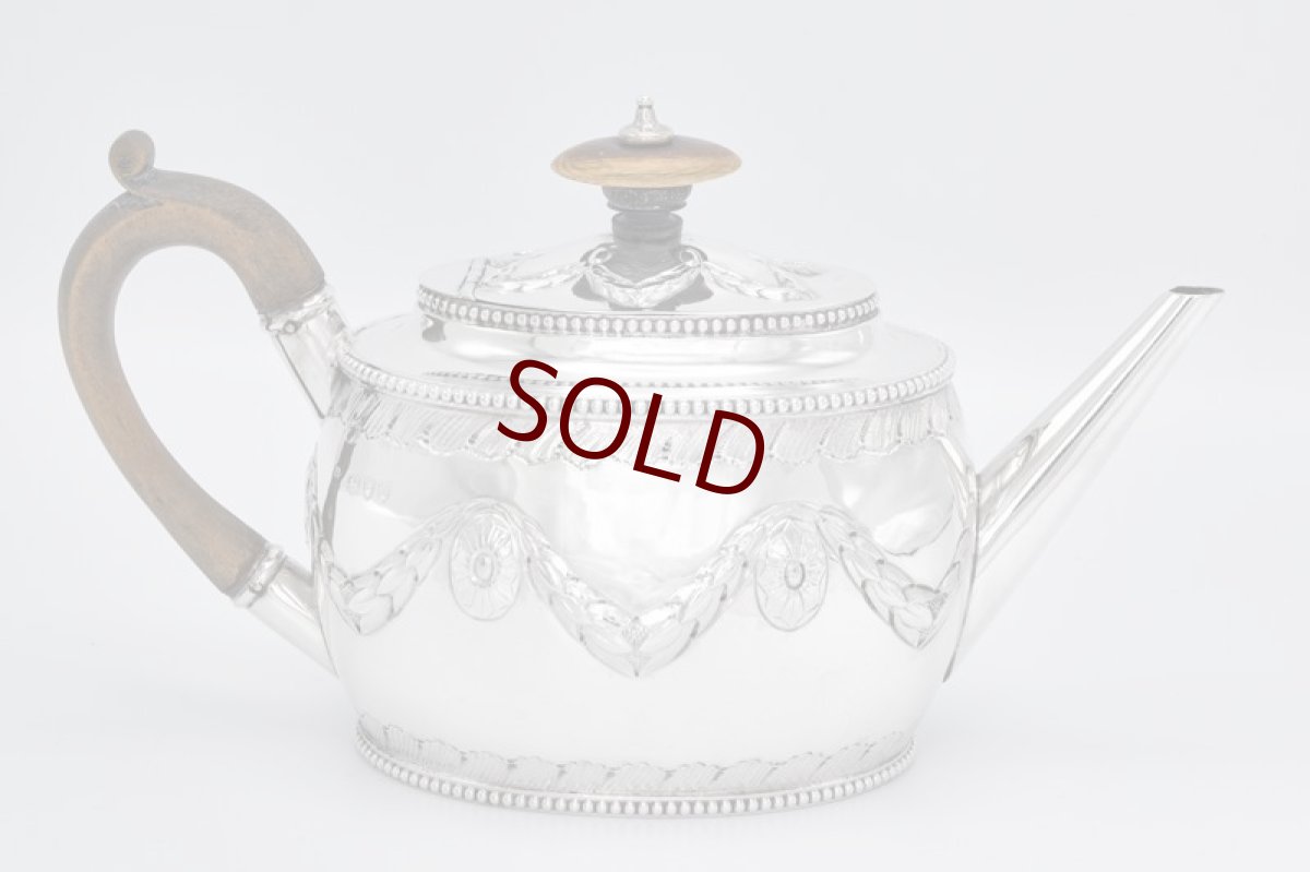 画像5: アンティークシルバー、アンティーク銀器、純銀製（925)  1893/4年　ガーランドとビーズ装飾が美しい バチェラーサイズ　ティー3点セット (5)