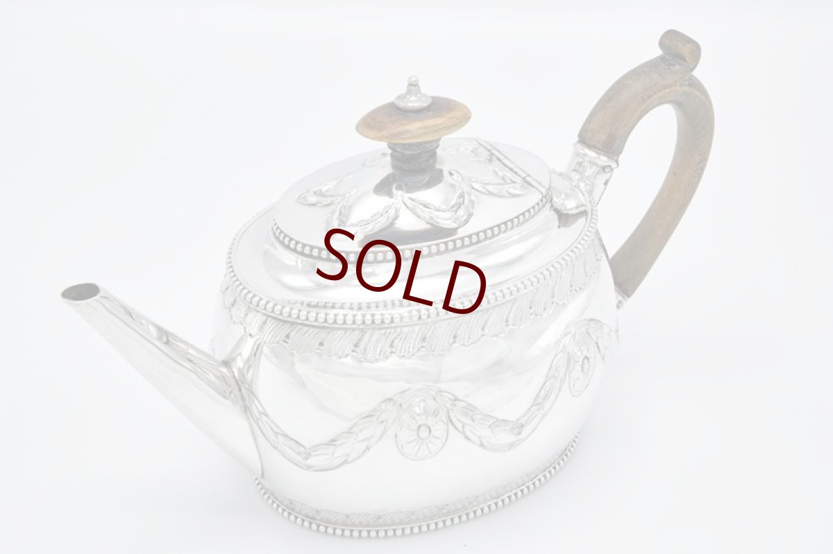 画像3: アンティークシルバー、アンティーク銀器、純銀製（925)  1893/4年　ガーランドとビーズ装飾が美しい バチェラーサイズ　ティー3点セット (3)