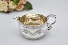 画像9: アンティークシルバー、アンティーク銀器、純銀製（925)  1893/4年　ガーランドとビーズ装飾が美しい バチェラーサイズ　ティー3点セット (9)